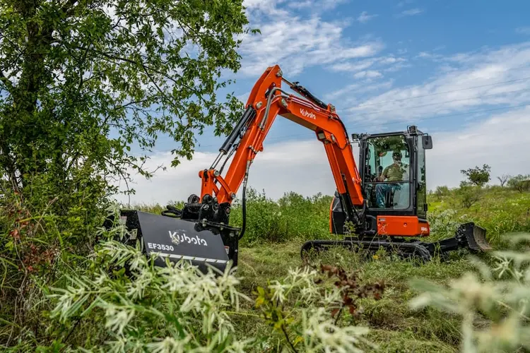 Redesign to the AUX hydraulic system provides easier multifunction capabilities Redesign to the AUX hydraulic system provides easier multifunction capabilities